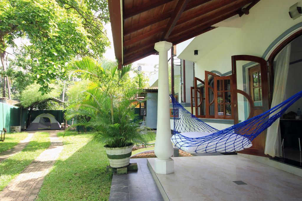 Flipflop Hostel เนกอมโบ ภายนอก รูปภาพ