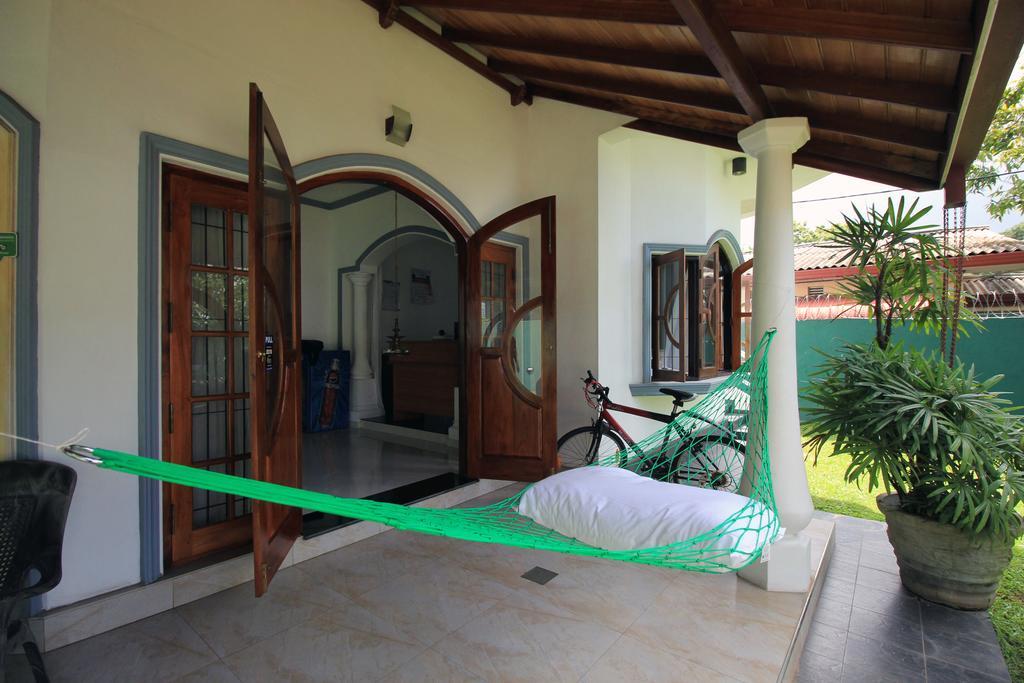 Flipflop Hostel เนกอมโบ ภายนอก รูปภาพ