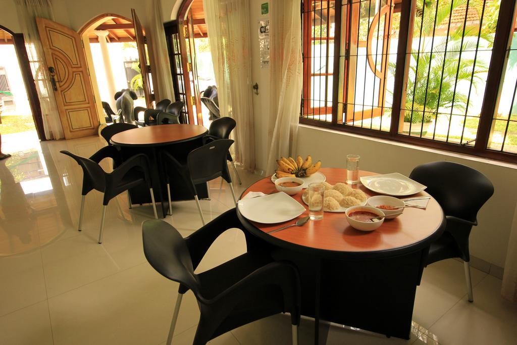 Flipflop Hostel เนกอมโบ ภายนอก รูปภาพ