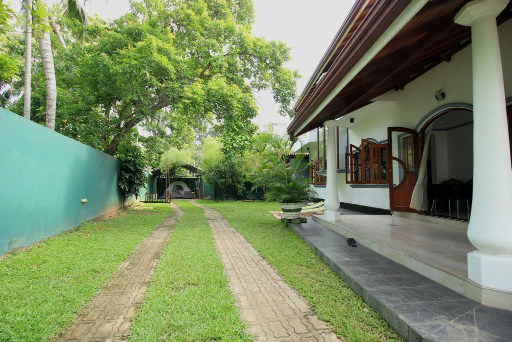 Flipflop Hostel เนกอมโบ ภายนอก รูปภาพ
