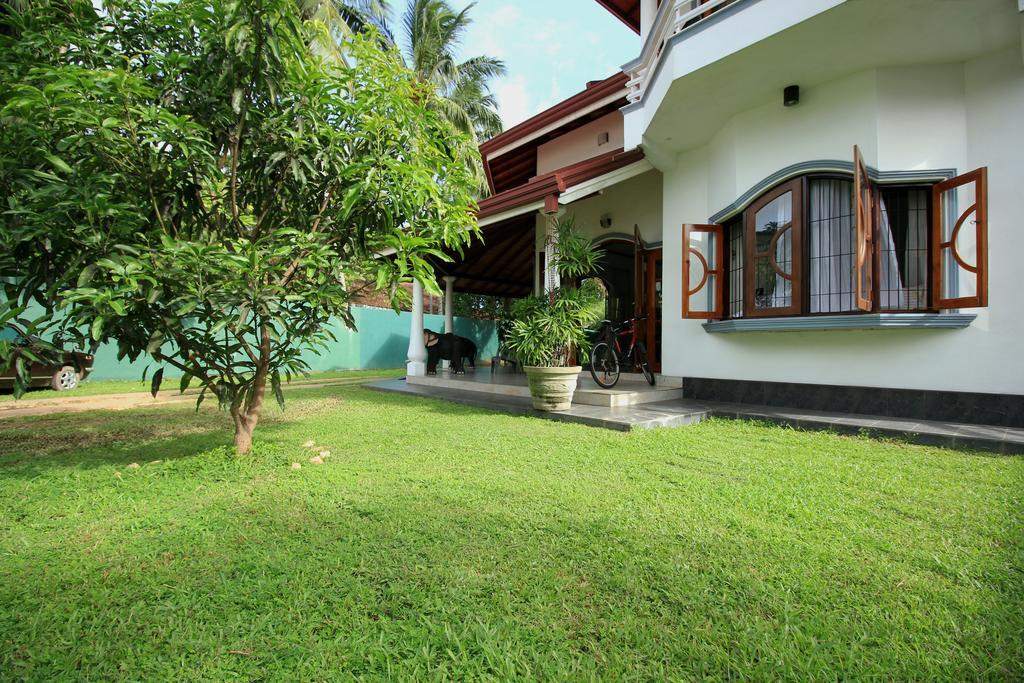 Flipflop Hostel เนกอมโบ ภายนอก รูปภาพ