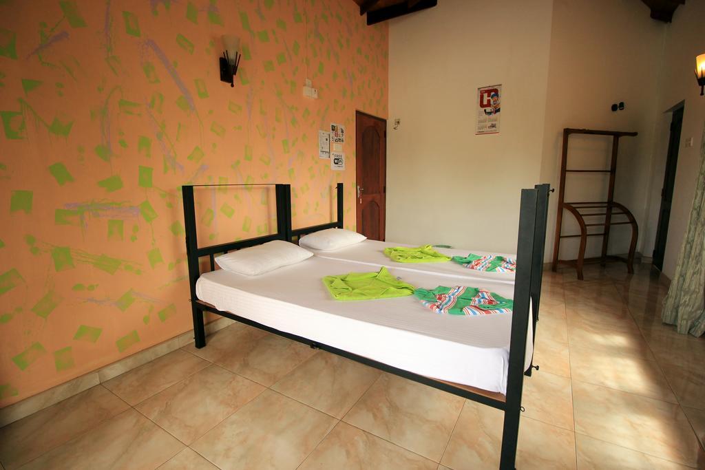 Flipflop Hostel เนกอมโบ ภายนอก รูปภาพ