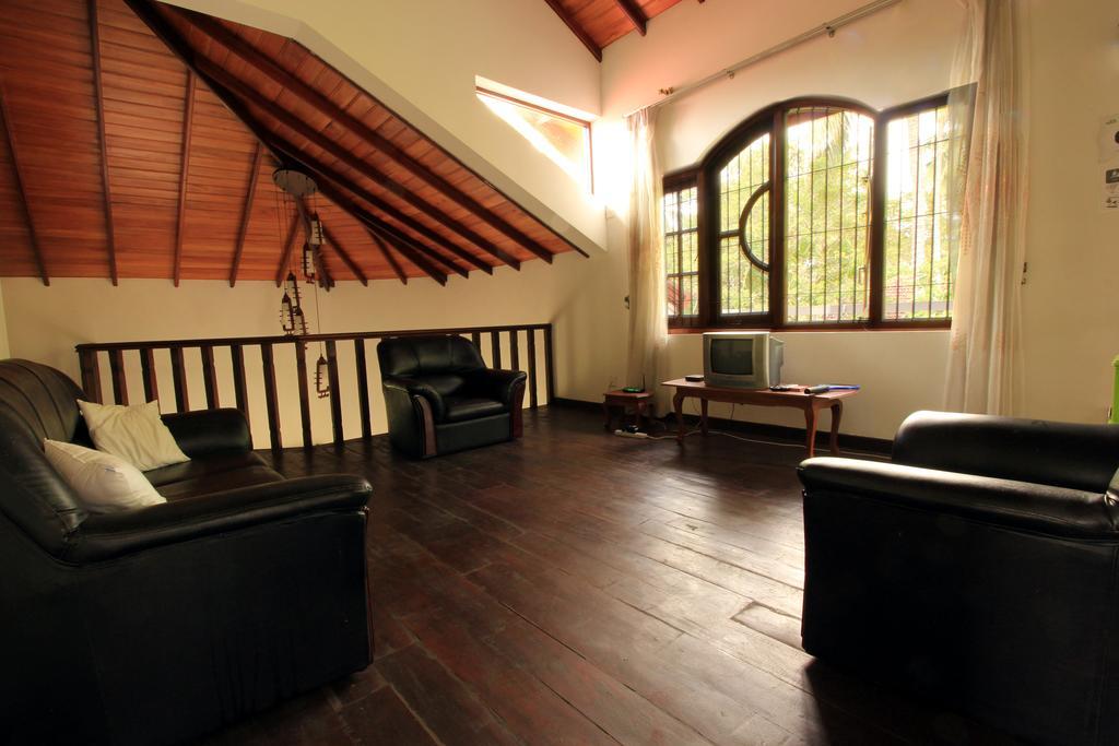 Flipflop Hostel เนกอมโบ ภายนอก รูปภาพ
