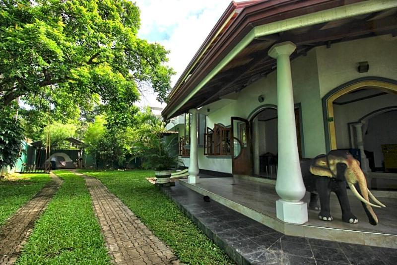 Flipflop Hostel เนกอมโบ ภายนอก รูปภาพ