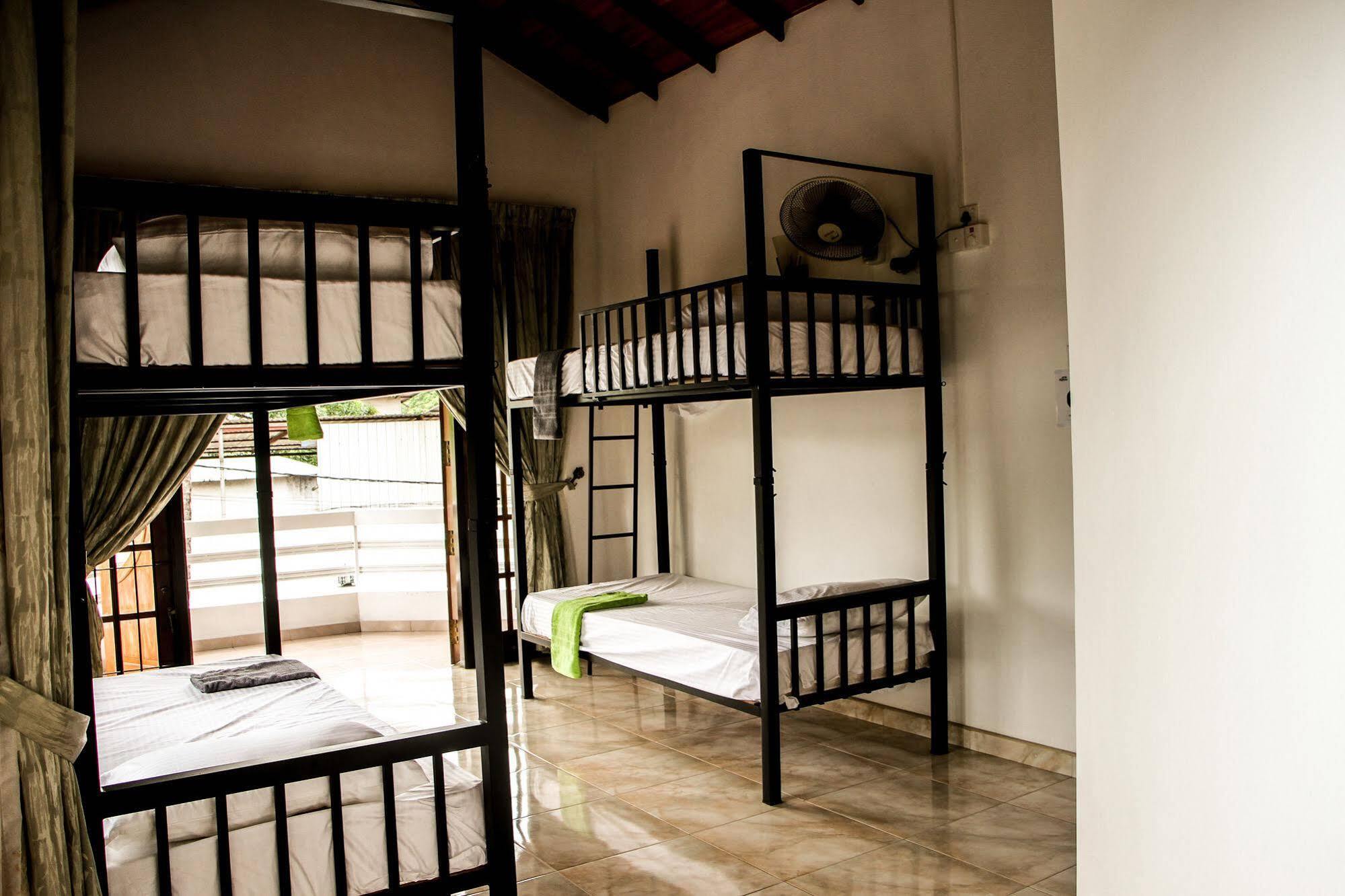 Flipflop Hostel เนกอมโบ ภายนอก รูปภาพ
