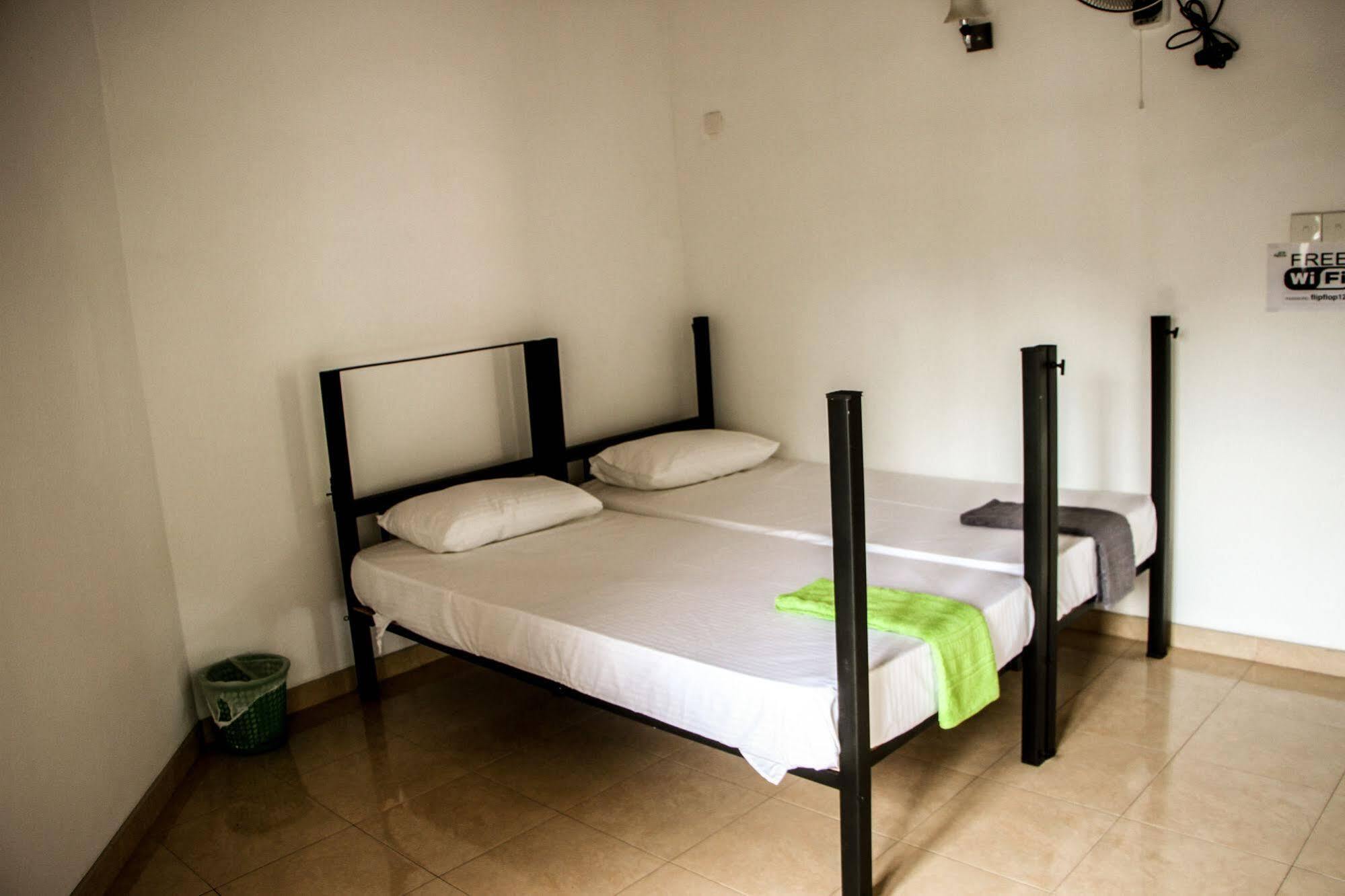 Flipflop Hostel เนกอมโบ ภายนอก รูปภาพ